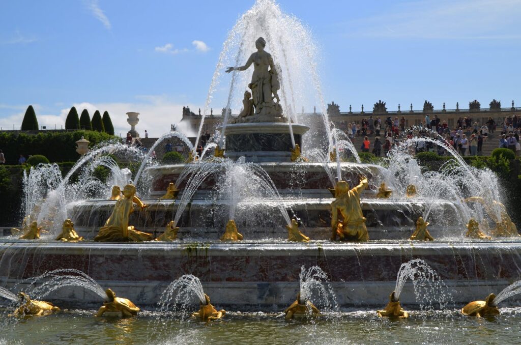 Fonte de Varsóvia e esculturas