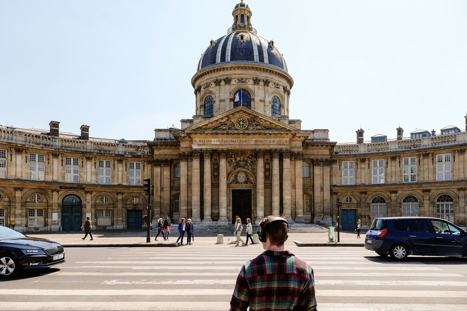 Bairro Latino de Paris: História, Sorbonne e a Paris Mais Boêmia 4 Fachada do Institut de France, próximo ao Bairro Latino, em Paris