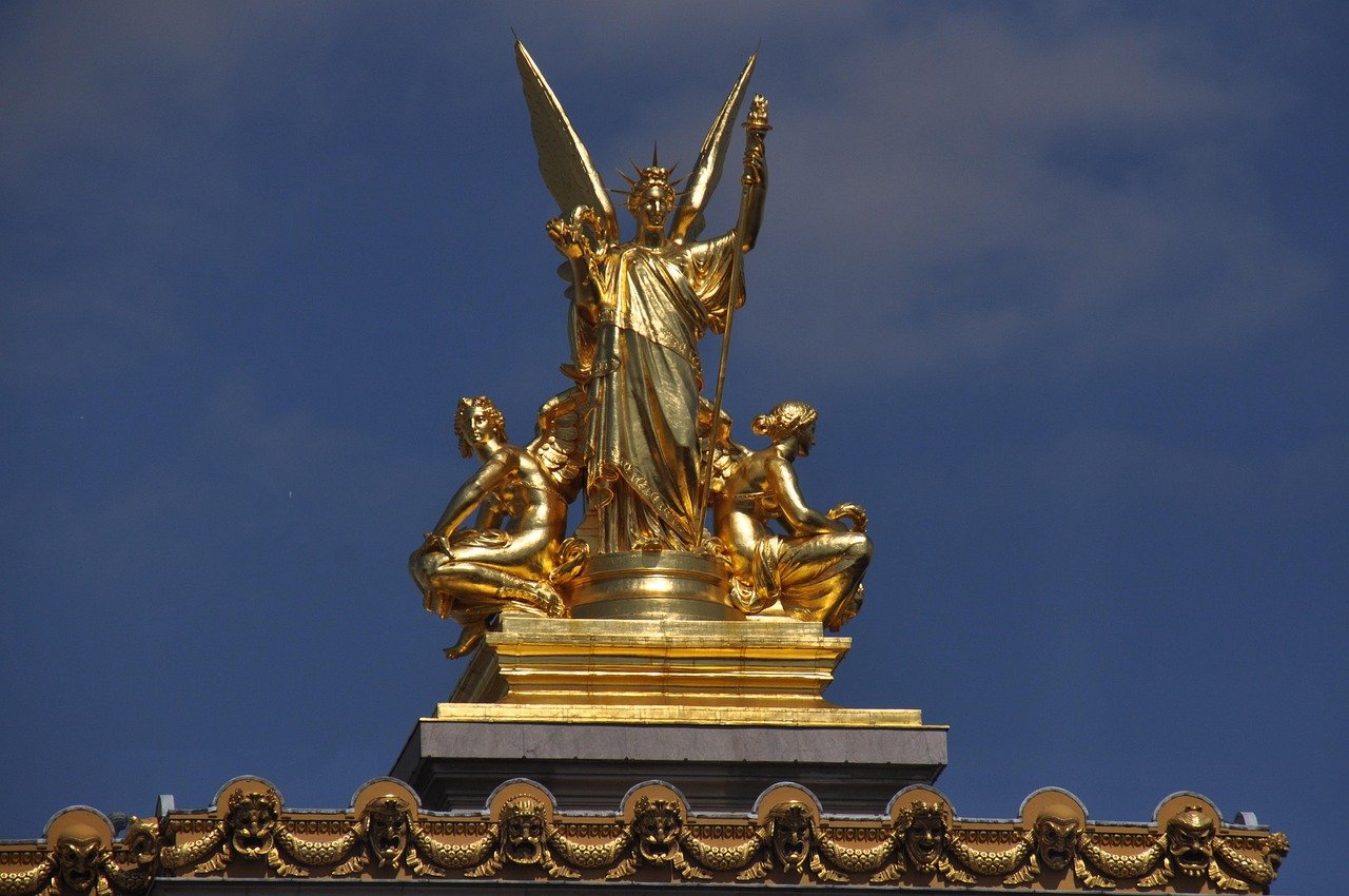 Ópera Garnier: Como Visitar o Palais Garnier por Dentro 3 Interior do Palais Garnier com o teto dourado e ornamentado