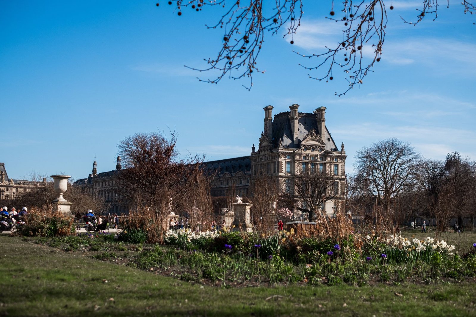 Place de la Concorde: O Que Ver e Como Visitar 3 Vista do Jardim das Tulherias perto da Concorde