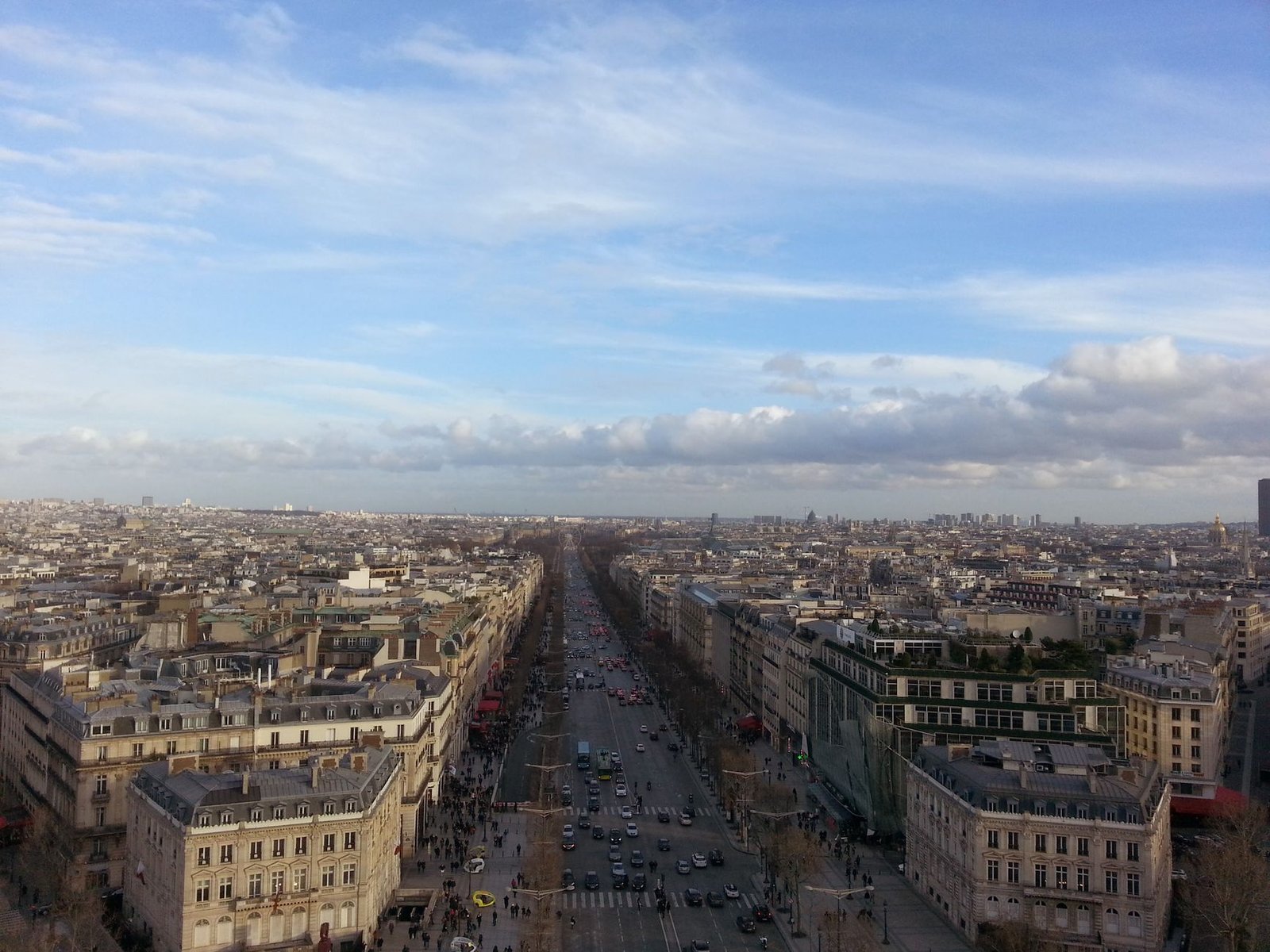 Place de la Concorde: O Que Ver e Como Visitar 4 Vista da Avenue des Champs-Elysees a partir do eixo da Concorde
