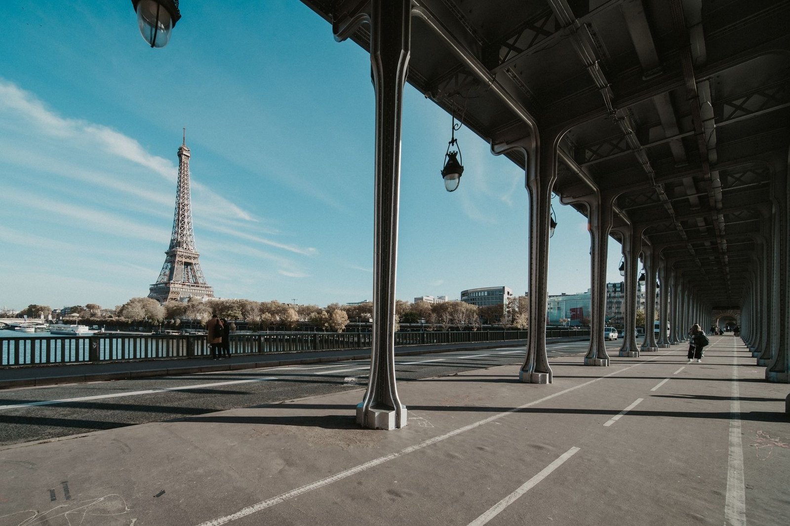 Como Tirar as Melhores Fotos da Torre Eiffel: Guia Completo 3 Perspectiva da Pont de Bir-Hakeim com a Torre Eiffel ao fundo