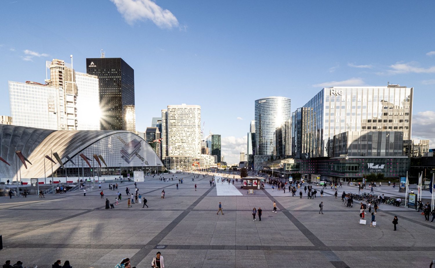 La Défense: o Bairro Moderno e Futurista de Paris 4 Arranha-céus modernos do distrito de La Défense em Paris