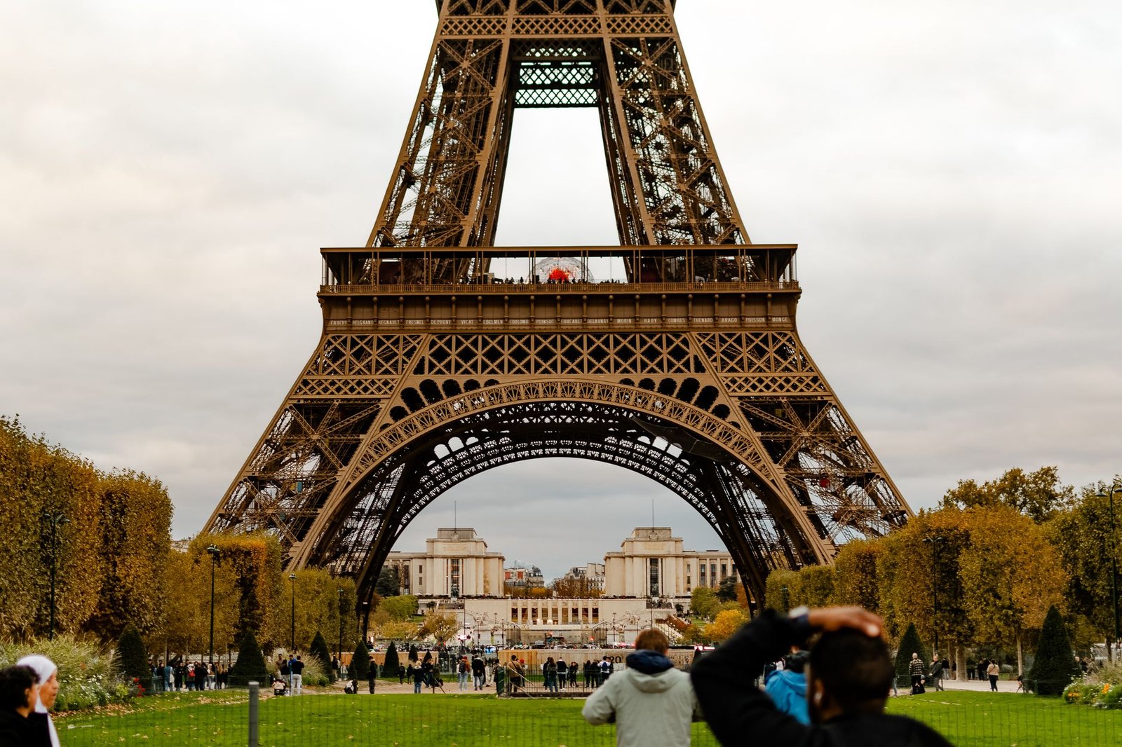 Torre Eiffel com Crianças: Guia Completo para Famílias 4 Torre Eiffel em Paris no outono