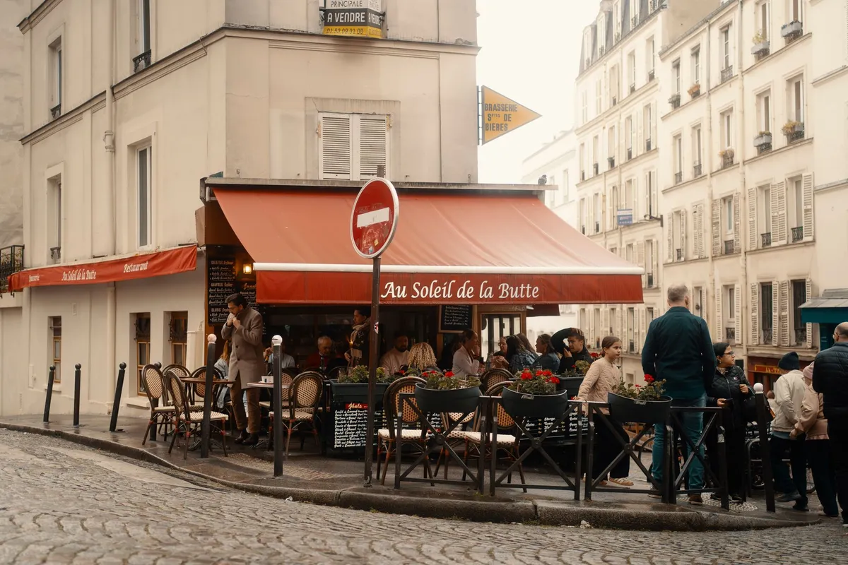 Butte-aux-Cailles em Paris: vila, arte e cafés locais 2 Café de bairro em Paris