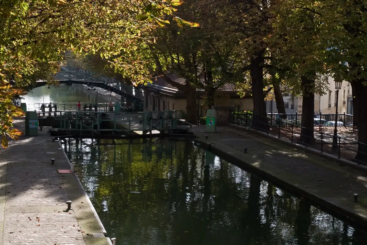 Canal Saint-Martin: roteiro a pé entre pontes e eclusas 2 Eclusa e passarelas do Canal Saint-Martin