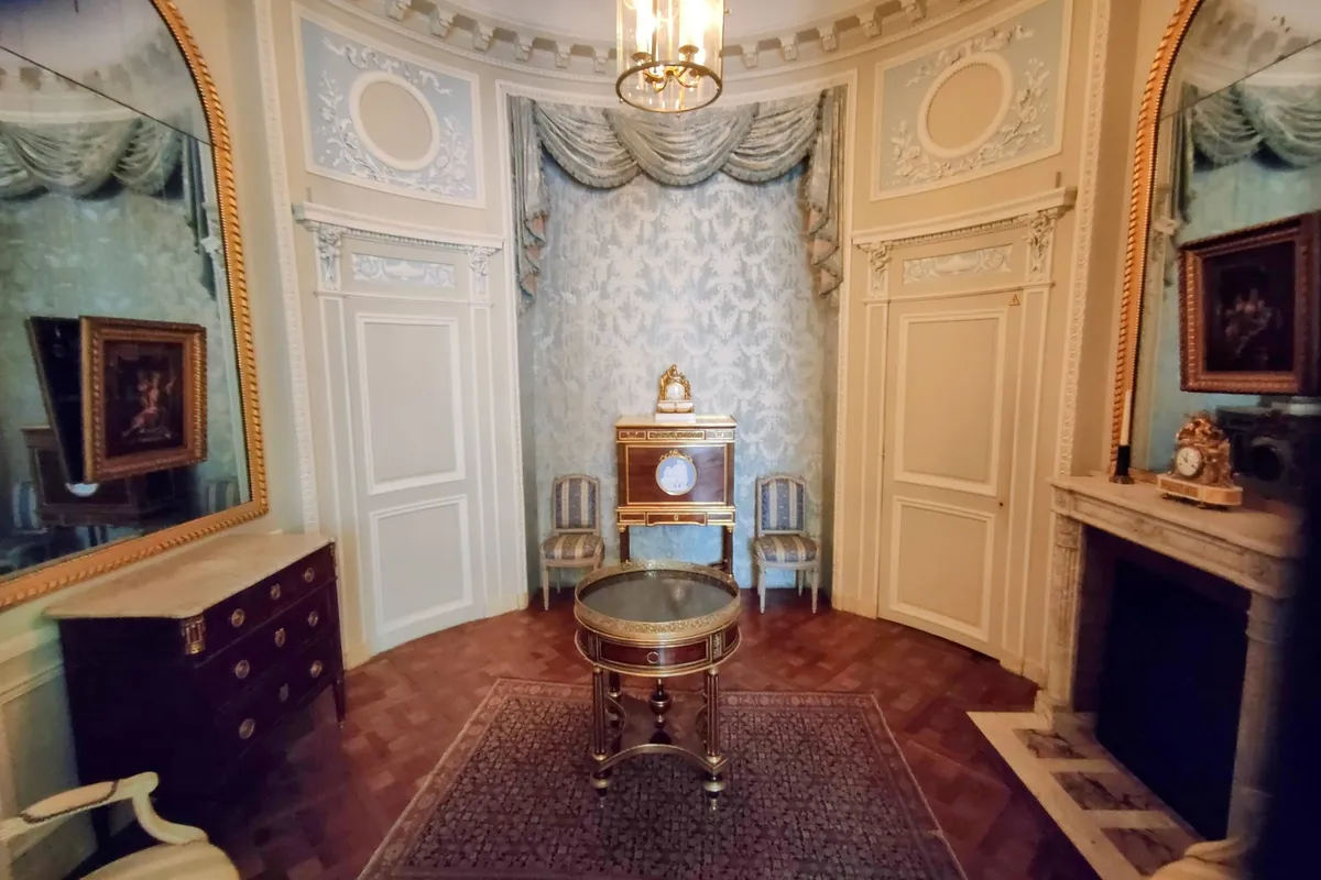 Musée Carnavalet: entrada grátis, horários e visita 2 Vestíbulo histórico no Musée Carnavalet em Paris