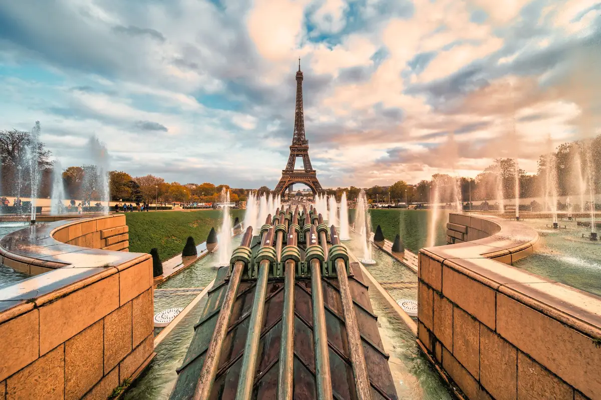 Roteiro França: 7, 10 ou 15 dias, qual escolher primeiro 4 Torre Eiffel ao pôr do sol vista de um dos jardins de Paris