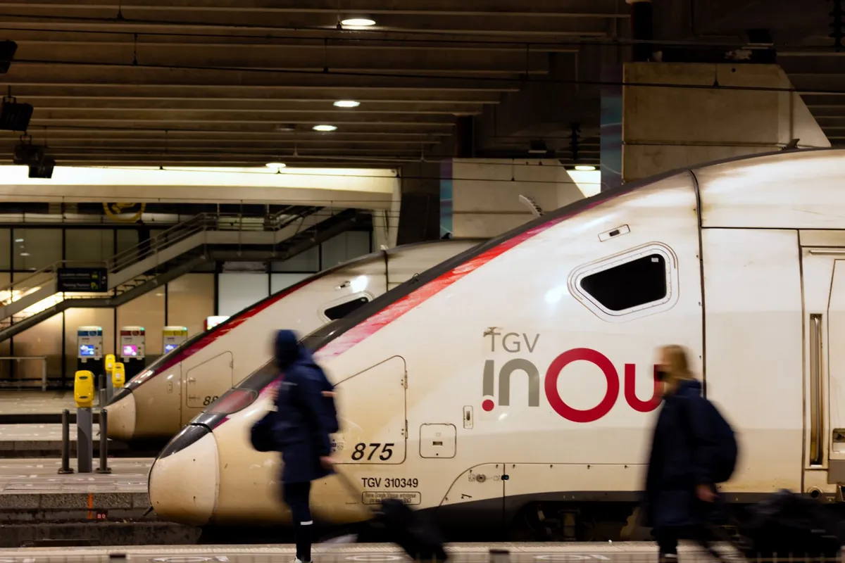 Roteiro França: 7, 10 ou 15 dias, qual escolher primeiro 1 TGV de alta velocidade parado em plataforma de estação na França