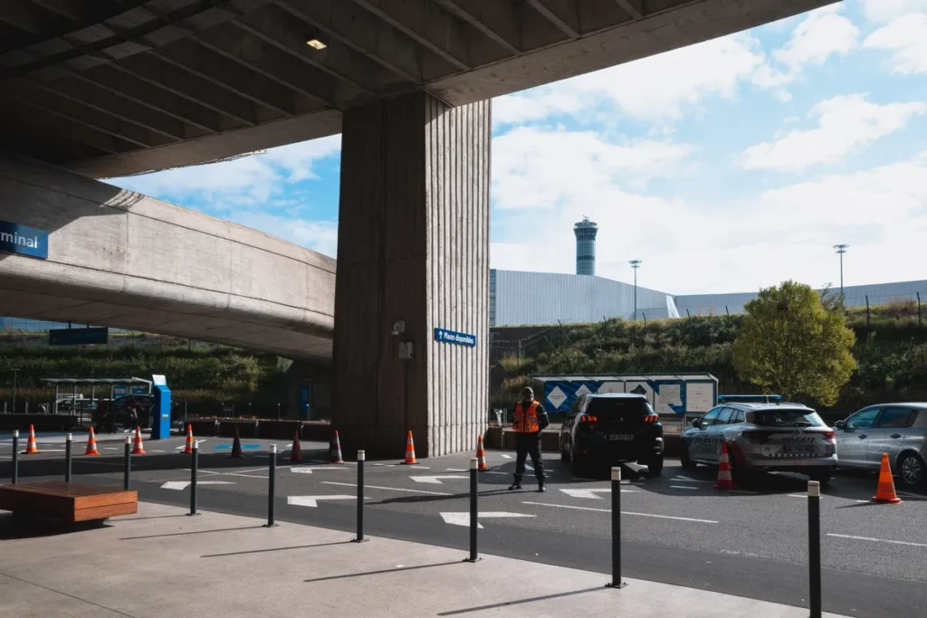 Paris em 1 Dia Saindo do Aeroporto: Qual Passe Vale 5 Estação de trem no aeroporto Charles de Gaulle em Paris