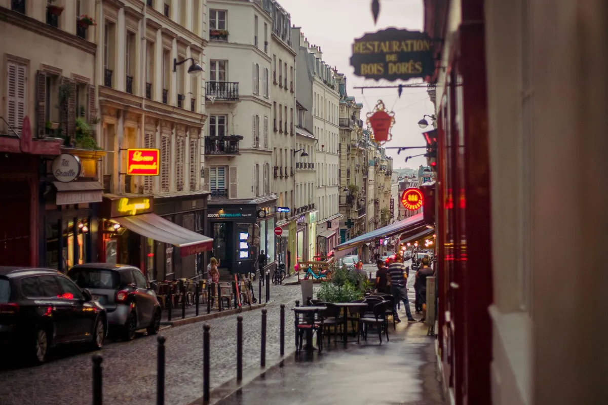 Bercy Village: o lado de Paris sem fila que ninguém indica 2 Rua de pedestres em armazéns de pedra na Cour Saint-Émilion