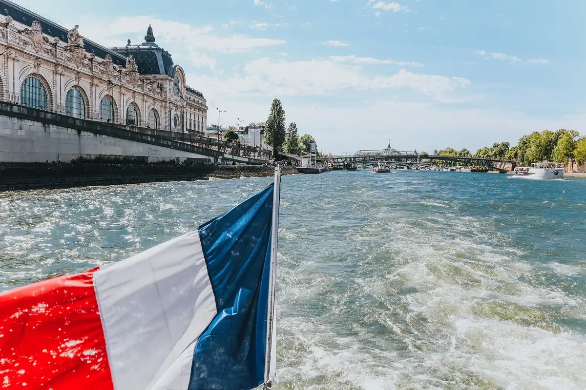 Bercy Village: o lado de Paris sem fila que ninguém indica 3 Rio Sena em Paris ao entardecer próximo a Bercy