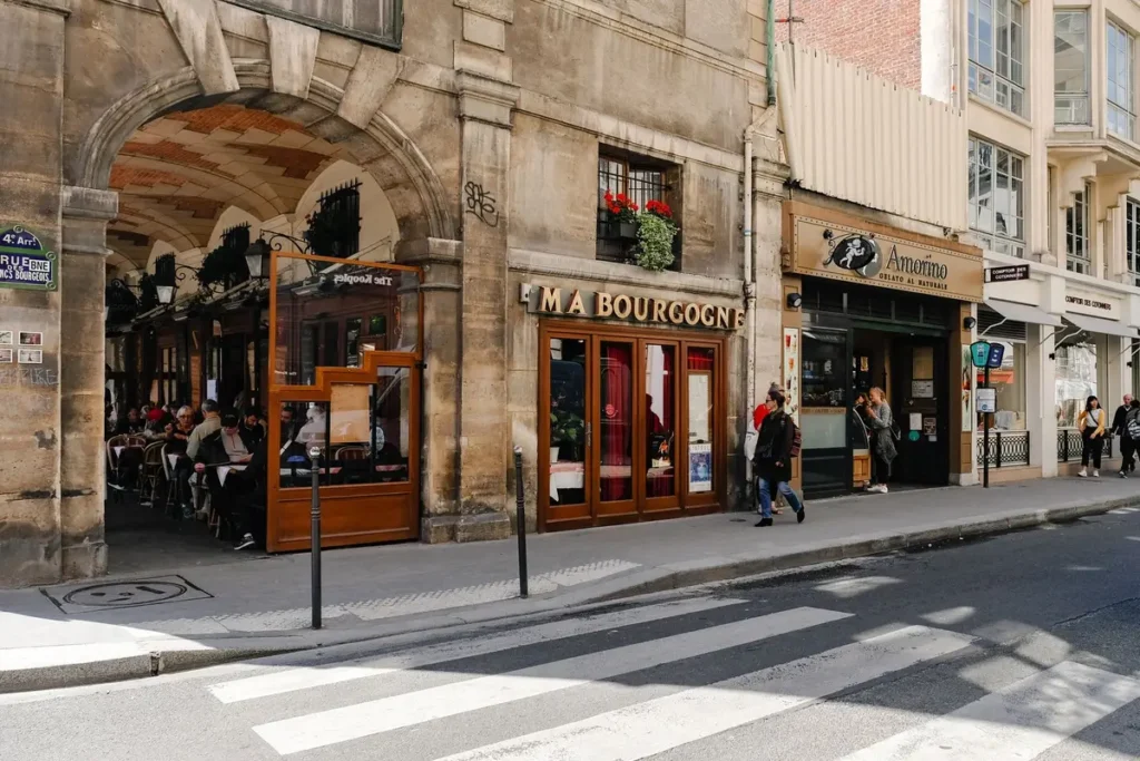 Rue Mouffetard: coma bem no Quartier Latin sem ciladas 2 Rua parisiense para ilustrar a Rue Mouffetard