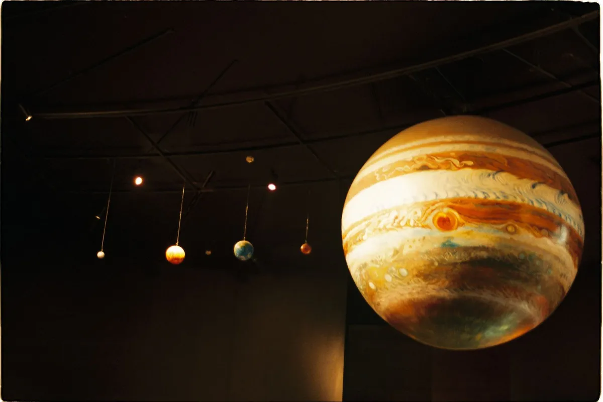 Parc de la Villette: ciência e música longe do centro 2 Exposição de planetário sobre o sistema solar